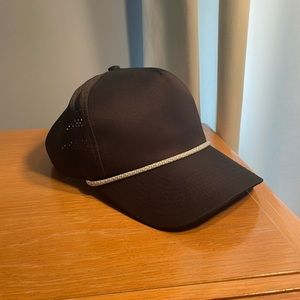 Black trucker snapback